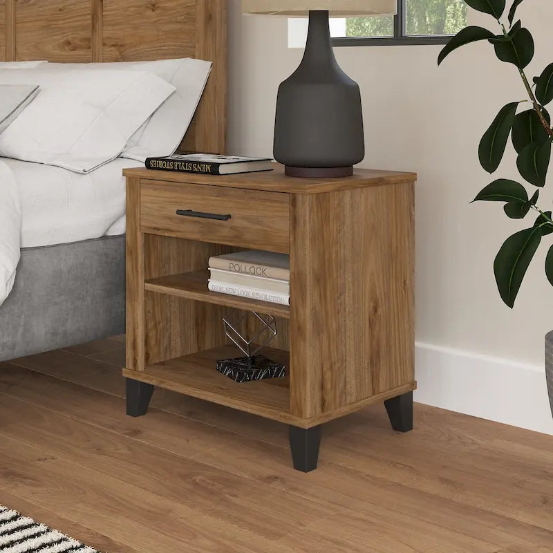 Table de chevet en frêne gris de style transitionnel
