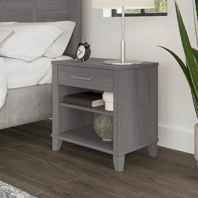 Table de chevet en frêne gris de style transitionnel