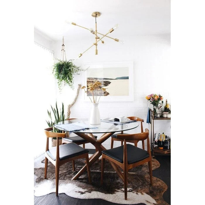 Eetkamerstoelen van natuurlijk massief hout met armleuningen, zitting met kussen van PU-leer of beige stof en eiken frame