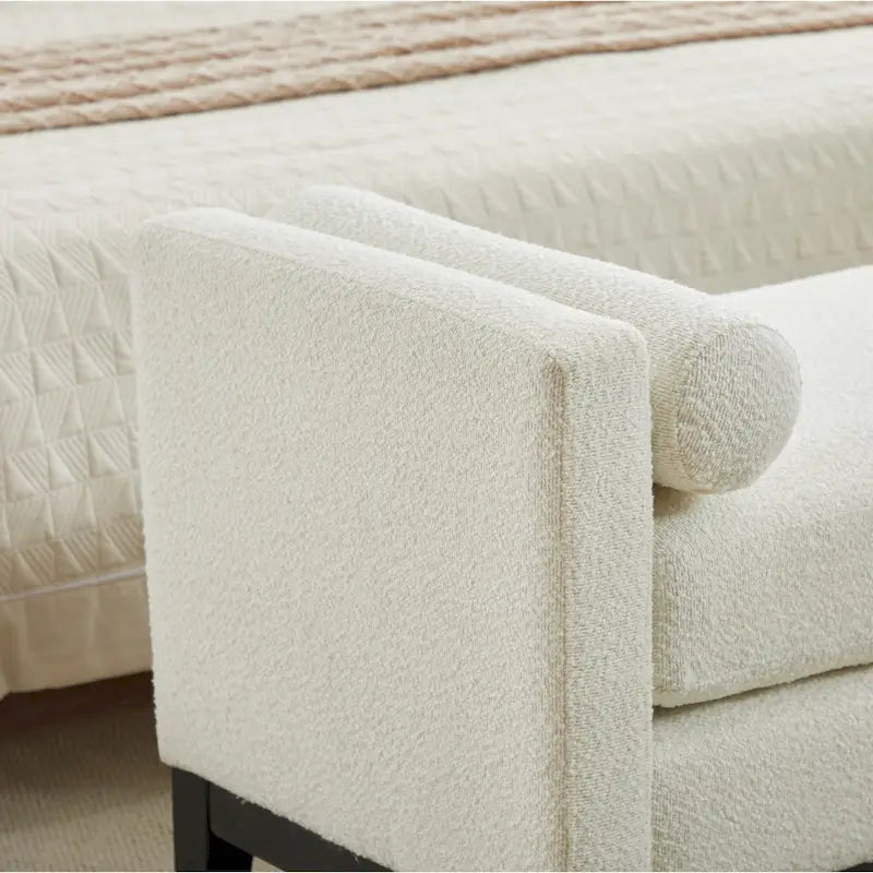 Banc de chambre avec coussins et pieds en bois massif pour le salon et l’entrée